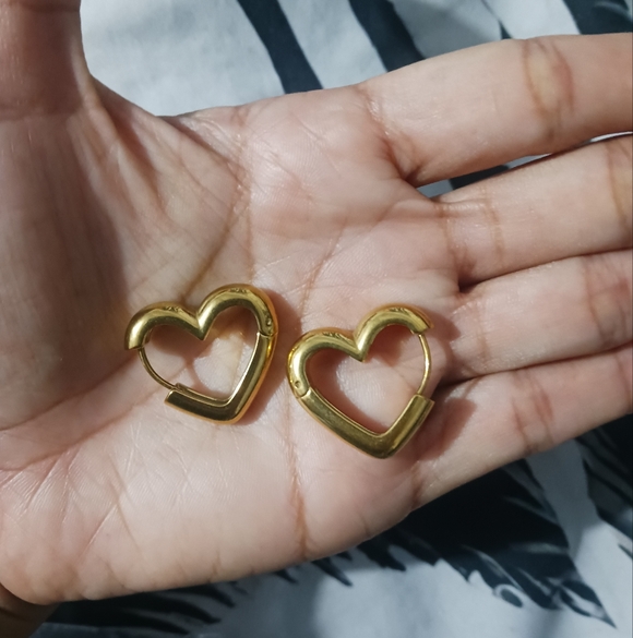 Women Gold filled Heart Hoop Mini Earrings - Picture 2 of 5